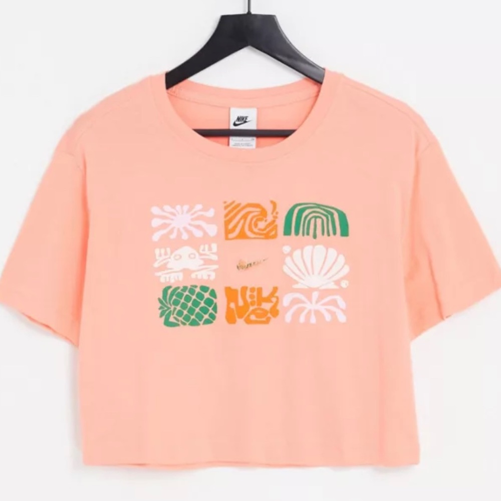 Nike “Springbreak” Essential Cropped T-shirt